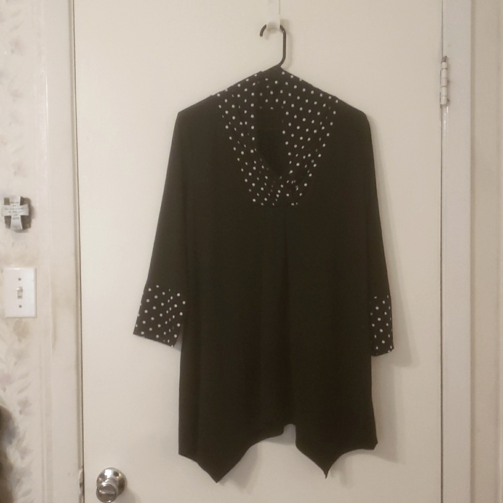 Shein Black Polka Dot Trimmed Tunic Top, Pleat In Front , XL. Handkerchief Hem.